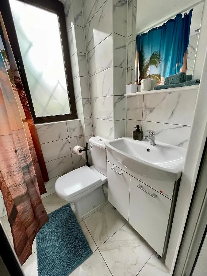 Vis-A-Vis Studio - Gara De Nord Bucureşti